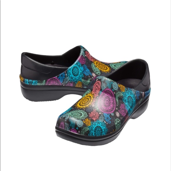 CROCS Shoes - CROCS Neria Pro Graphic Work Clogs BLACKMulticolor Floral 6 Dual Crocs Comfort